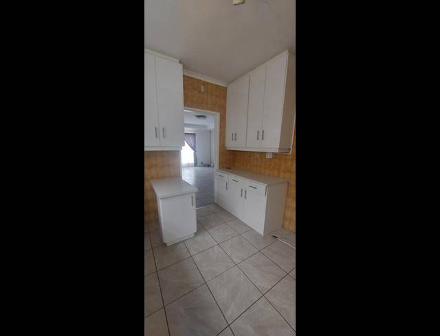 3 BEDROOM PROPERTY TO RENT IN GRASSY PARK